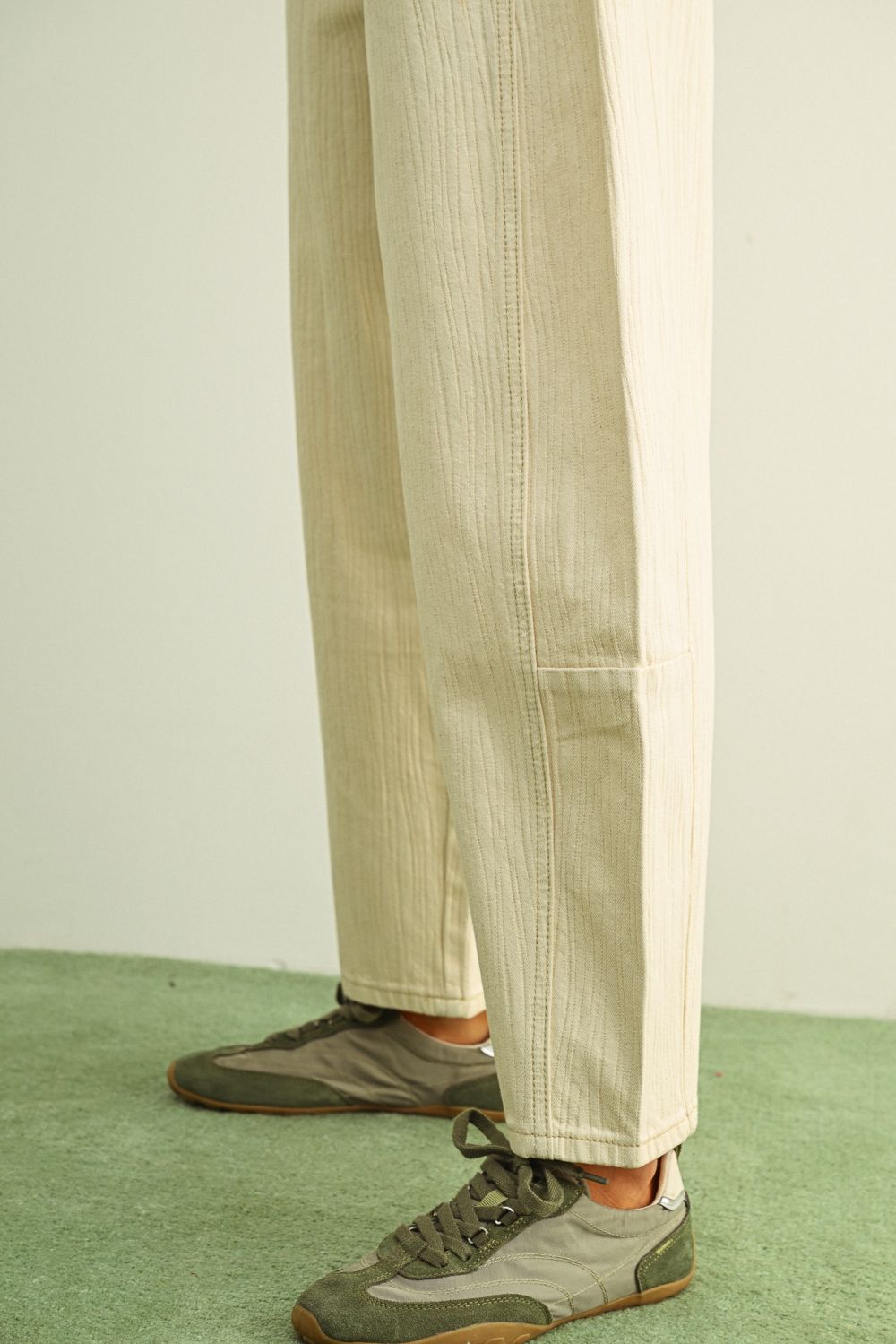 White Barrel Jeans
