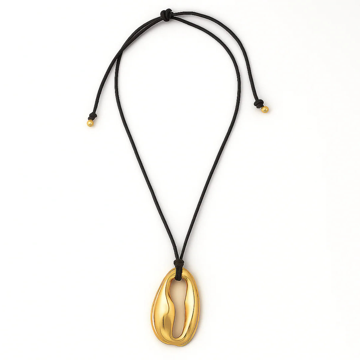 Vanna Oversized Shell Cord Necklace